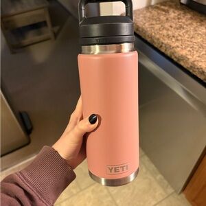 YETI mauve water bottle 26 Oz- 2 lids included
